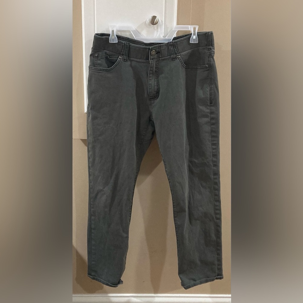 LEE Performance Series: Extreme Motion (athletic tapered leg)